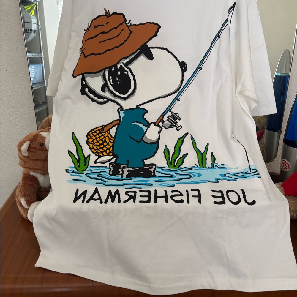 Snoopy Joe Fisherman Snoopy T-Shirt - White. Size XL. - Picture 2 of 2